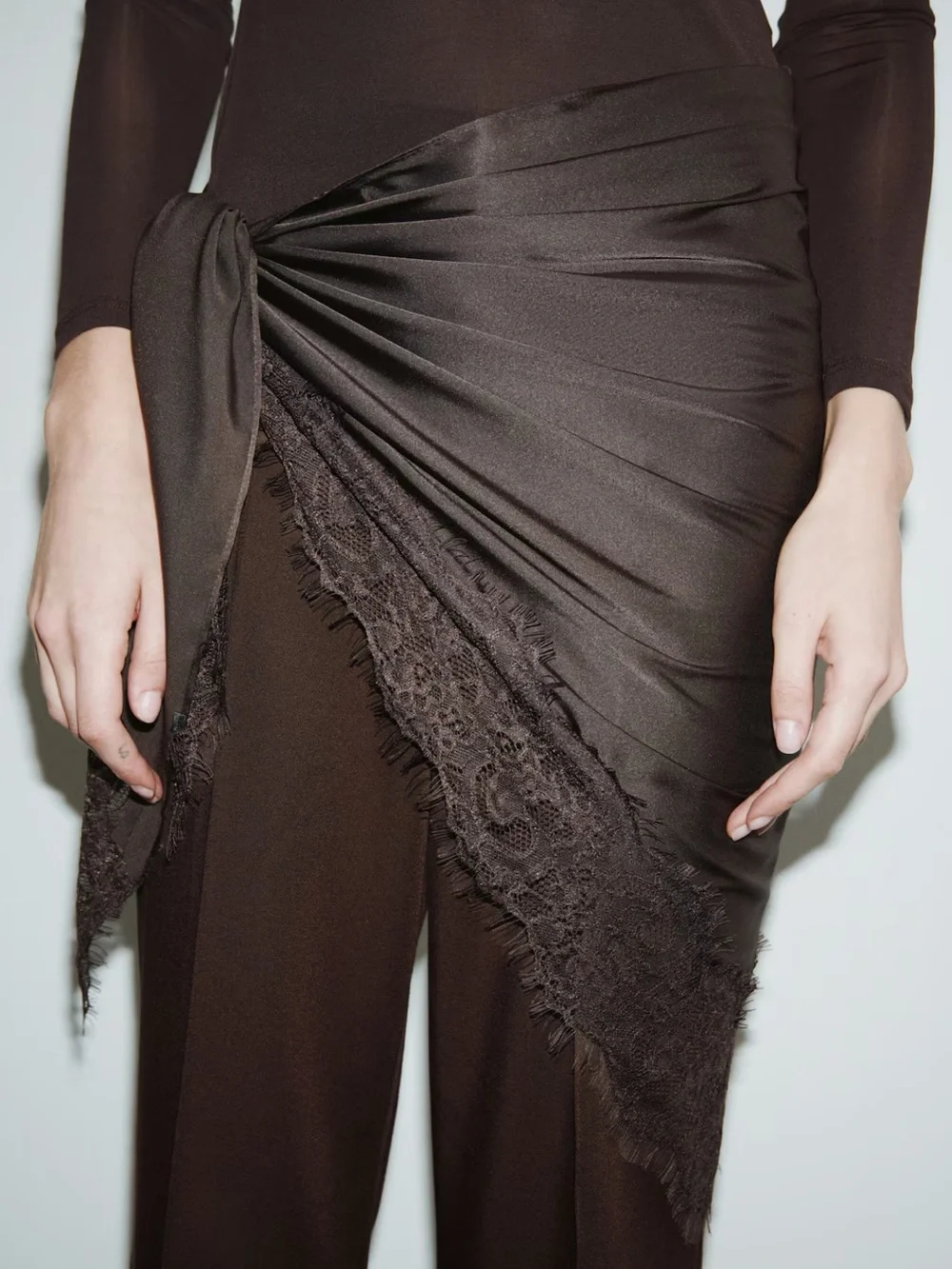 NWT H&M BROWN LACE-TRIMMED TRIANGLE SCARF